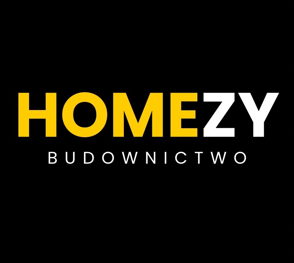 Logo firmy budowlanej HOMEZY. Czarno-żółto-biała kolorystyka. Napis HOMEZY żółtą czcionką, poniżej BUDOWNICTWO białą czcionką na czarnym tle.