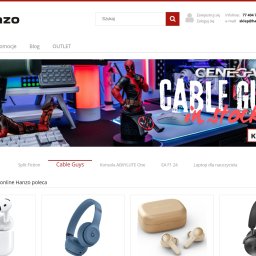 WaveEdge Kacper Marcinkowski - Strona sklepu Hanzo z figurkami Cable Guys na tle biurka gracza z podświetleniem RGB i akcesoriami. Grafika z napisem 'Kup Teraz!'.