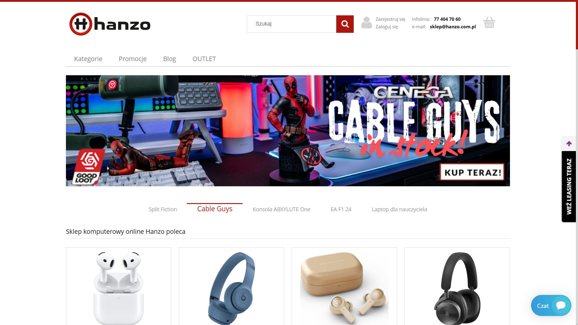 Strona sklepu Hanzo z figurkami Cable Guys na tle biurka gracza z podświetleniem RGB i akcesoriami. Grafika z napisem 'Kup Teraz!'.