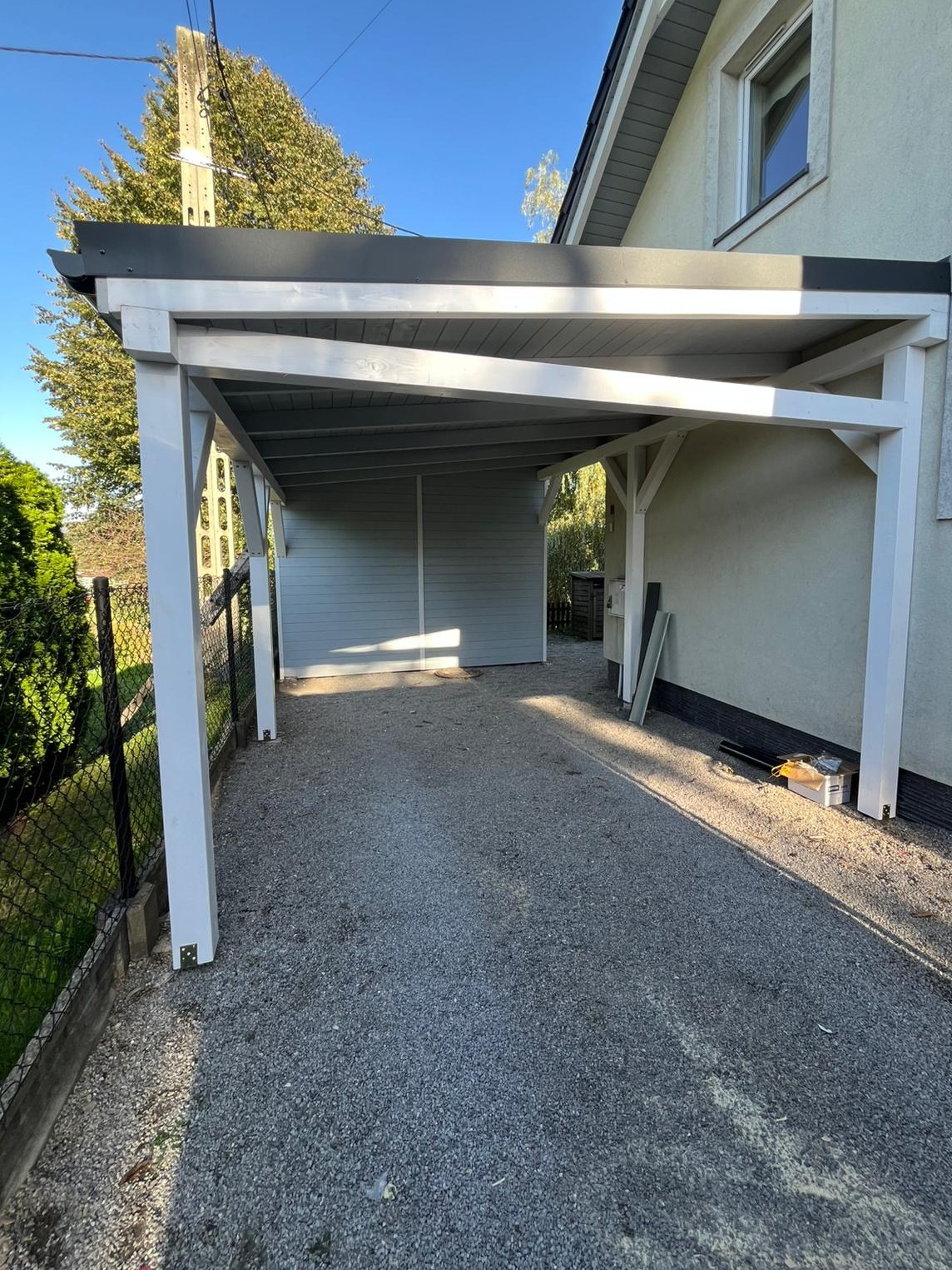 Zadaszenie z pomieszczeniem gospodarczym