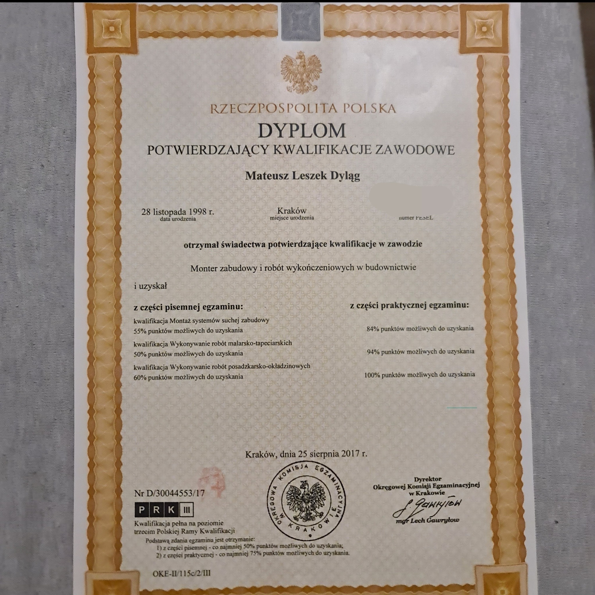 Dyplom potwierdzający kwalifikacje zawodowe montera zabudowy i robót wykończeniowych w budownictwie, wydany w Krakowie w 2017 roku.