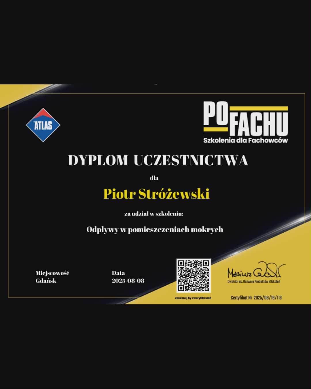 Elegancki dyplom uczestnictwa w szkoleniu 'Odpływy w pomieszczeniach mokrych' dla Piotra Stróżewskiego, z logo Atlas i Po Fachu, podpisany przez dyrektora ds. rozwoju.