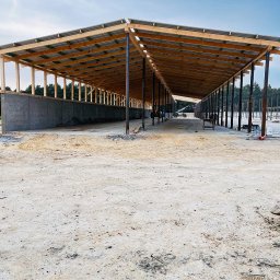 Stawianie słupów konstrukcyjnych , konstrukcja dachowa drewniana 