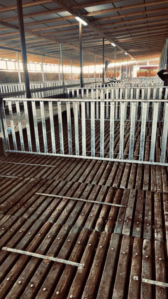 Reszta drewniane z bramkami ogrodzeniowymi