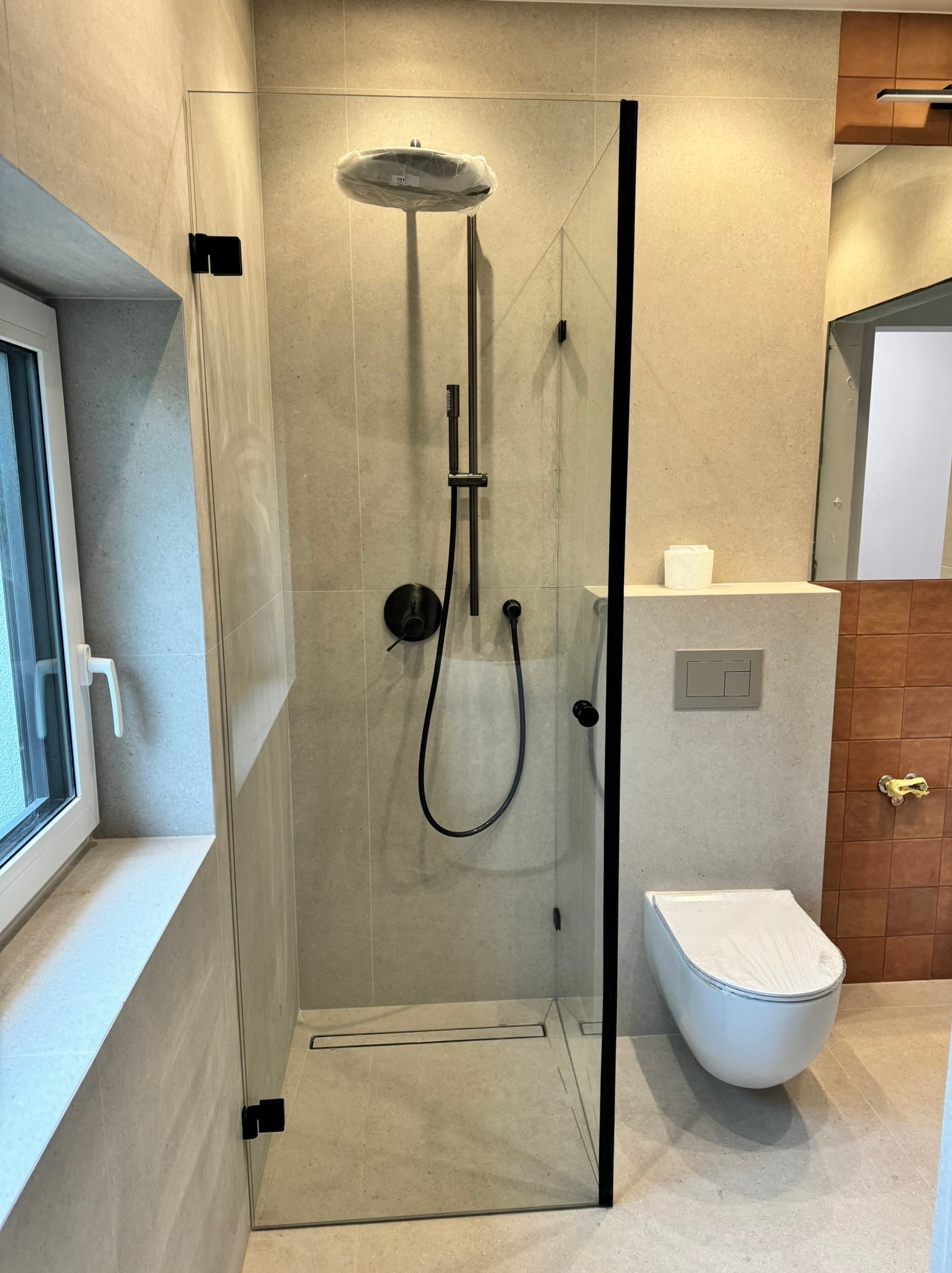 KABINA NA WYMIAR SZKŁO FLOAT HARTOWANE 8mm