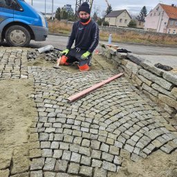 Aleks Kołek - Układanie Kostki Wądroże Wielkie