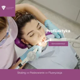 Pacjentka podczas zabiegu profilaktyki stomatologicznej: skaling, piaskowanie i fluoryzacja w gabinecie Diamond Dental.