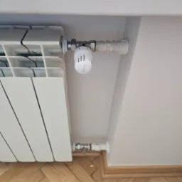 Wymiana starych zaworów grzejnikowych na nowe termostatyczne