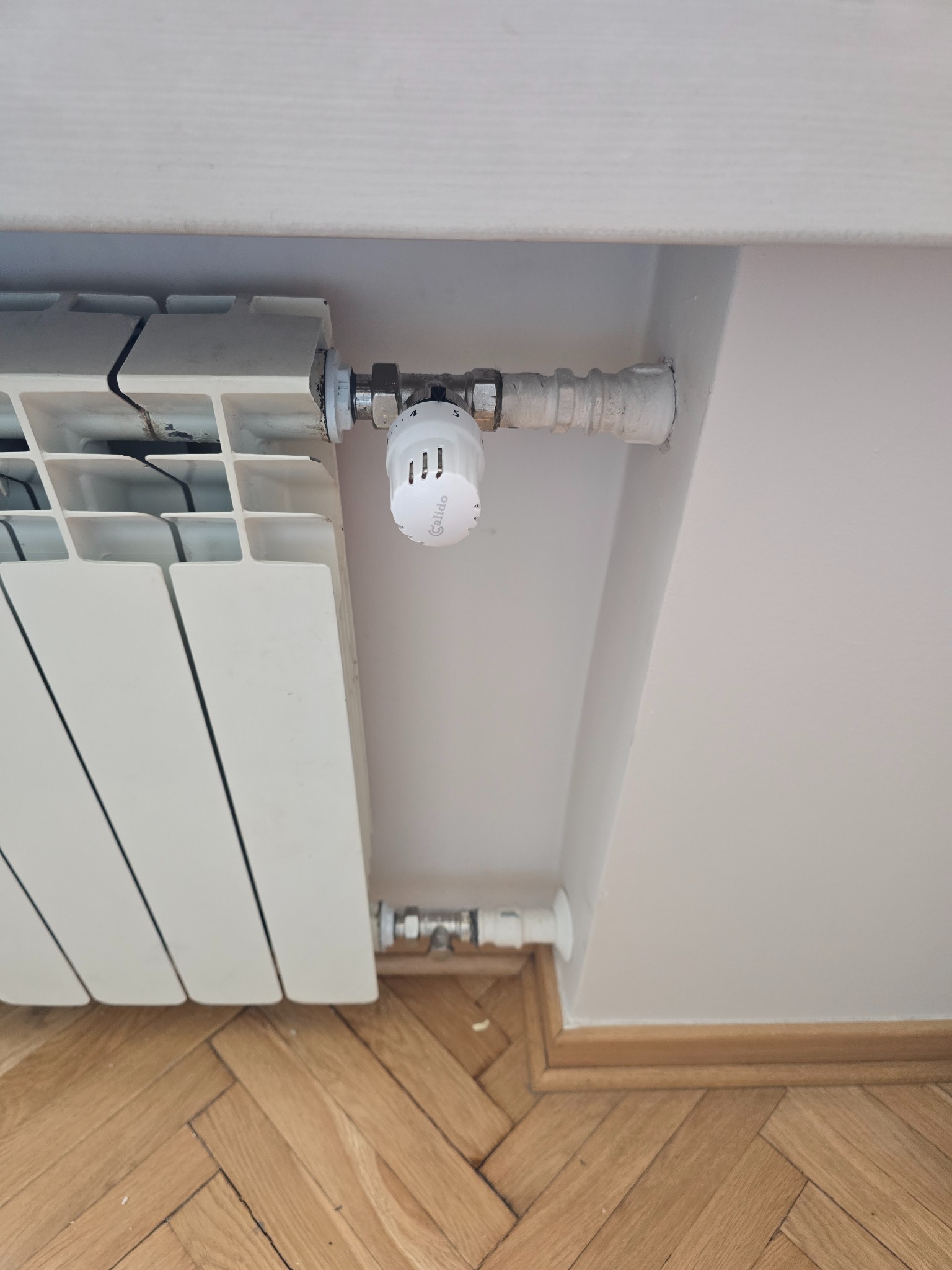 Wymiana starych zaworów grzejnikowych na nowe termostatyczne