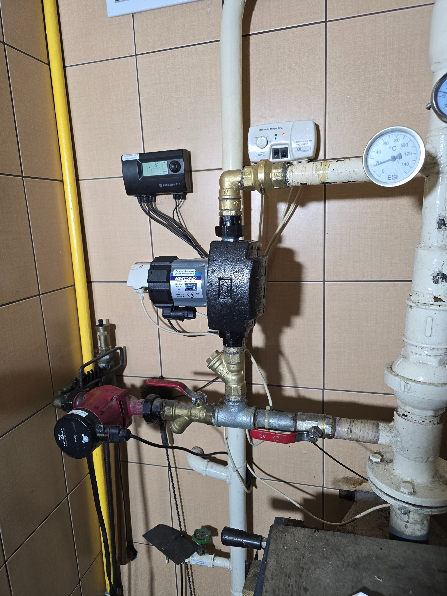 Wymiana uszkodzonej pompki ogrzewania centralnego