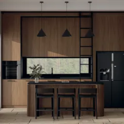 Nowoczesna kuchnia w brązach z czarnymi akcentami: wyspa z trzema hokerami, zabudowa drewniana, czarna lodówka LG i okno z widokiem na las. Minimalistyczne lampy wiszące.