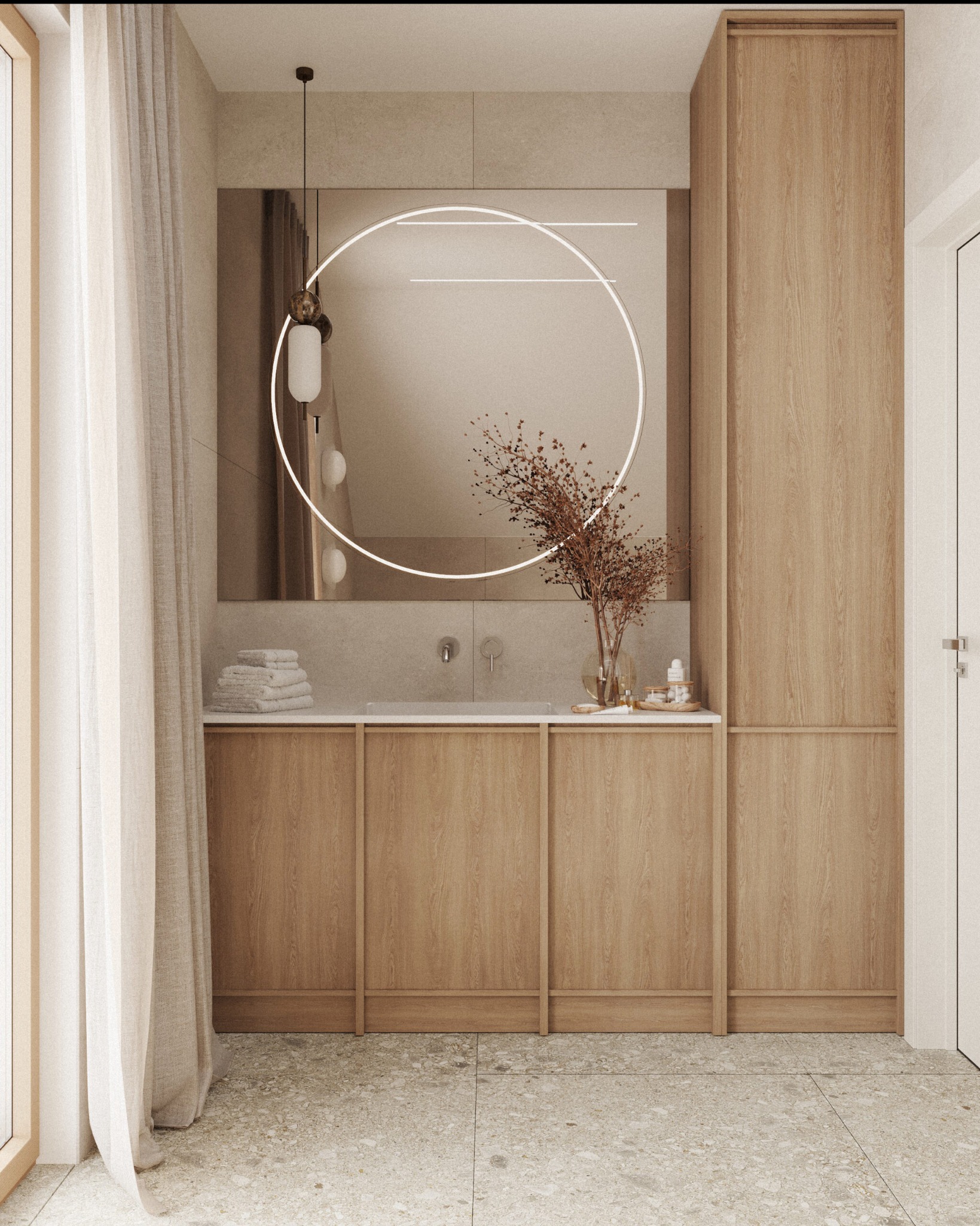 Jasna łazienka w stylu minimalistycznym z drewnianą zabudową, okrągłym lustrem z podświetleniem LED i beżowymi płytkami. Widoczna zasłona i dekoracyjne suszone kwiaty.
