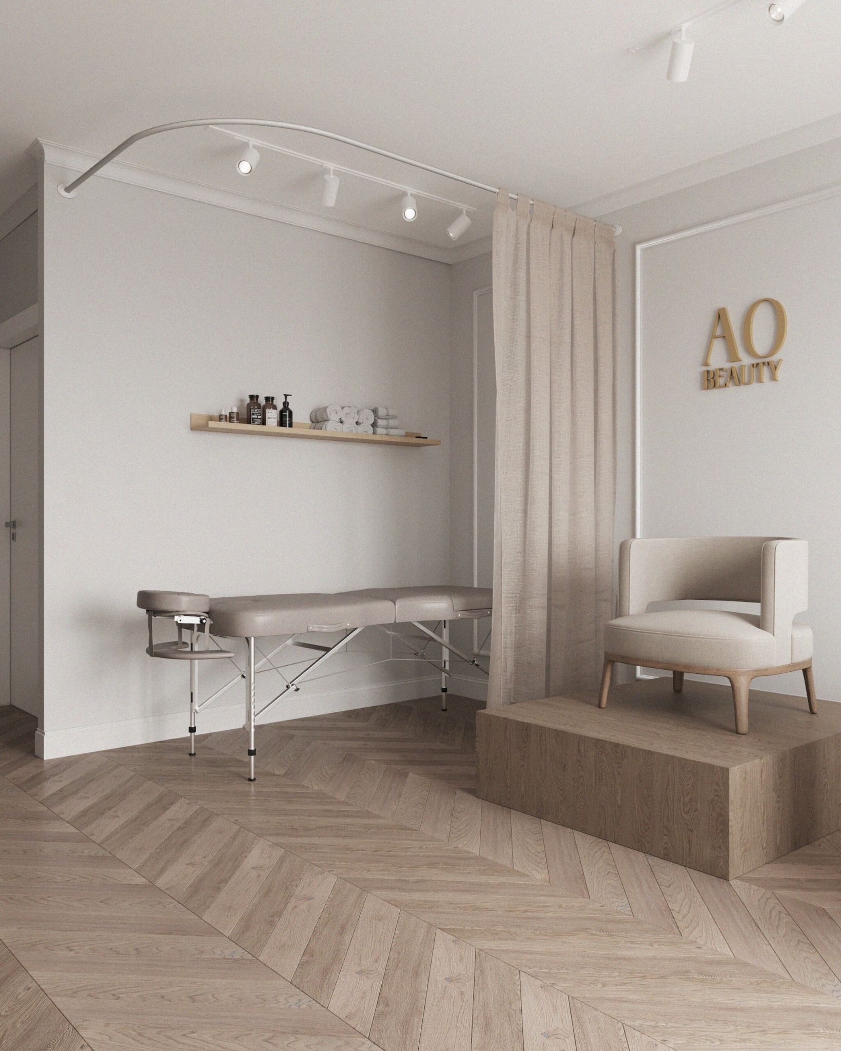 Jasne, minimalistyczne wnętrze salonu kosmetycznego z leżanką, krzesłem na podeście i logo 'AO Beauty' na ścianie. Parkiet w jodełkę i delikatne oświetlenie.