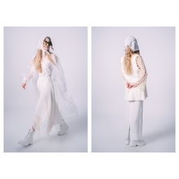 Hubert Barski - Dwa ujęcia modelki w białej stylizacji: z przodu w ruchu, z tyłu statycznie. Nietypowe nakrycie głowy i okulary dodają charakteru. Minimalistyczne tło podkreśla kreację.