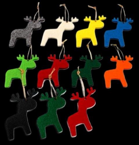 Kolorowe, filcowe zawieszki w kształcie reniferów na czarnym tle. Różne barwy: szary, biały, żółty, niebieski, zielony, czerwony, pomarańczowy i czarny. Dekoracje świąteczne.