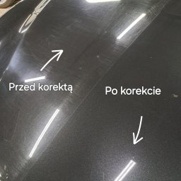 Janek Nowrocki - Korekta lakieru samochodowego: porównanie stanu przed i po zabiegu. Widoczne rysy na lakierze przed korektą i gładka powierzchnia po polerowaniu. Efekt 'przed i po' na masce auta.