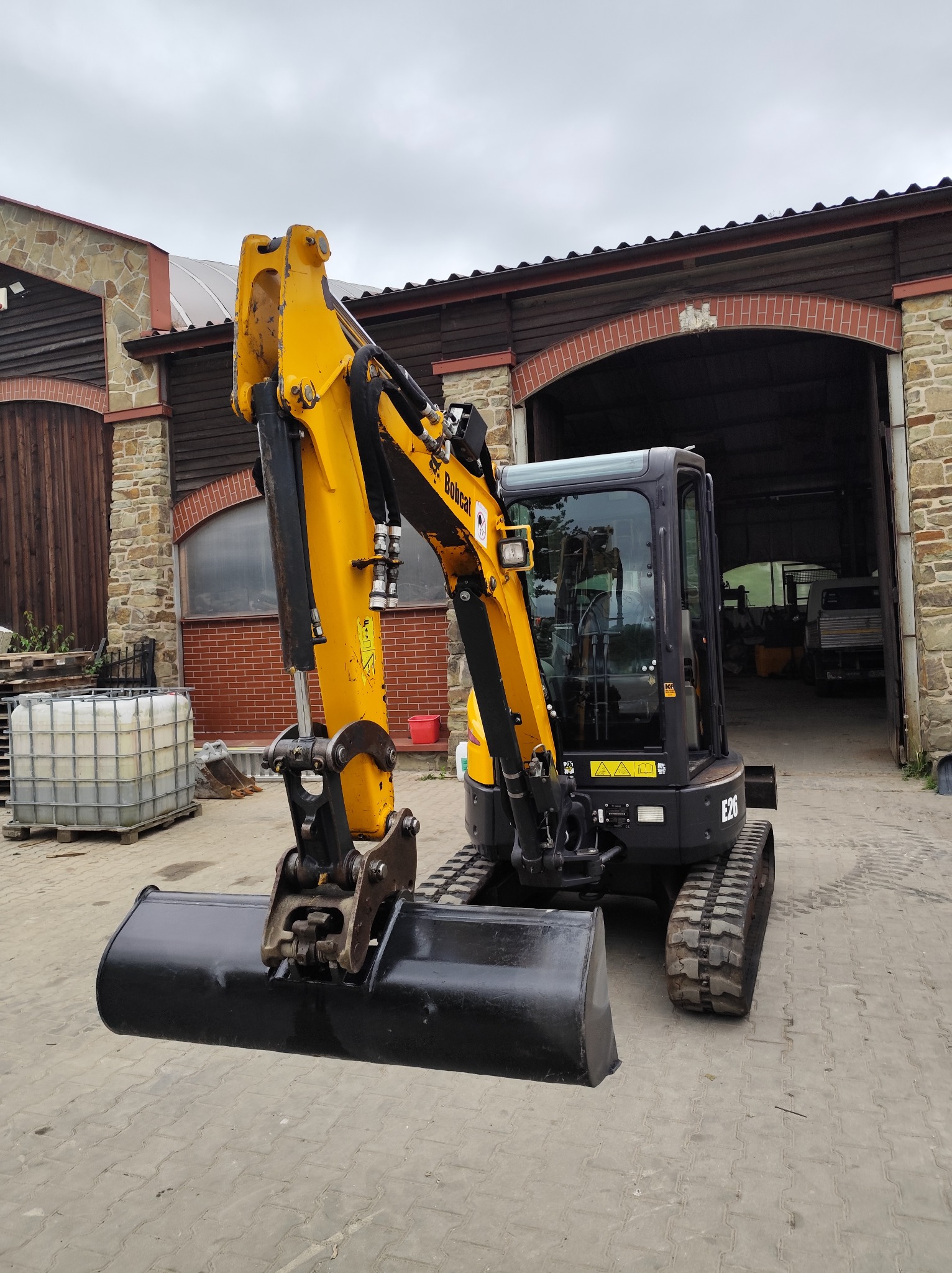 Usługi minikoparka 2.7t : wykopy,denarze ,kanalizację i wiele innych