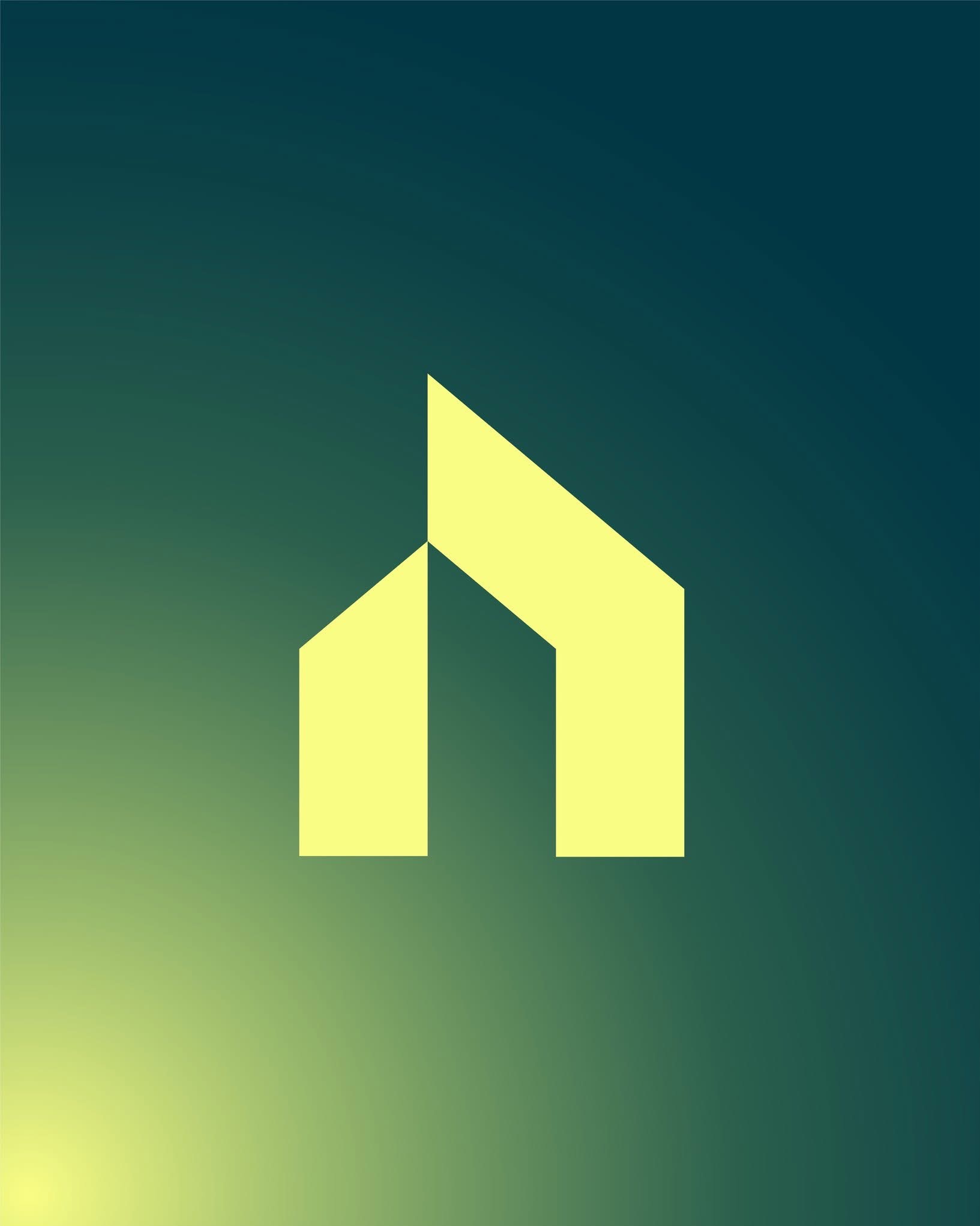 Żółte, geometryczne logo domu na tle gradientu zieleni. Minimalistyczny design, prosty, nowoczesny kształt. Symbol nieruchomości, budownictwa lub architektury.