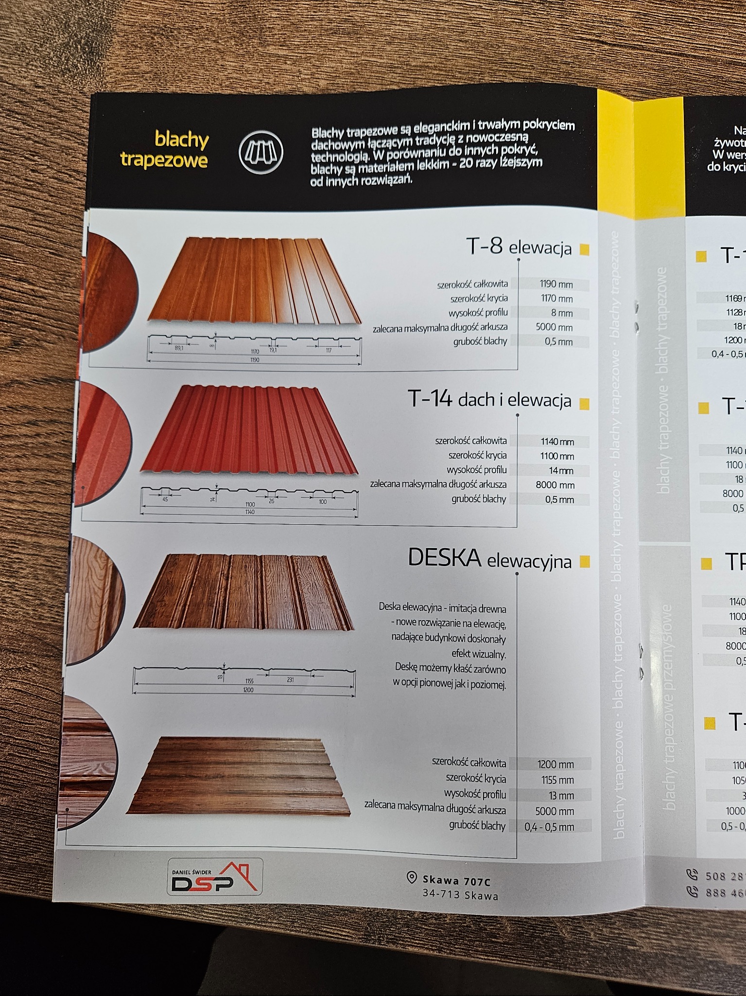 Katalog blach trapezowych: T-8 elewacja, T-14 dach/elewacja, deska elewacyjna. Prezentacja wymiarów i parametrów technicznych. Blachy w odcieniach brązu i czerwieni.