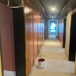Plytkigladzie - Hotel korytarz , malowanie 3 kolory