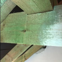 Plytkigladzie - Szlifowanie belek na poddaszu