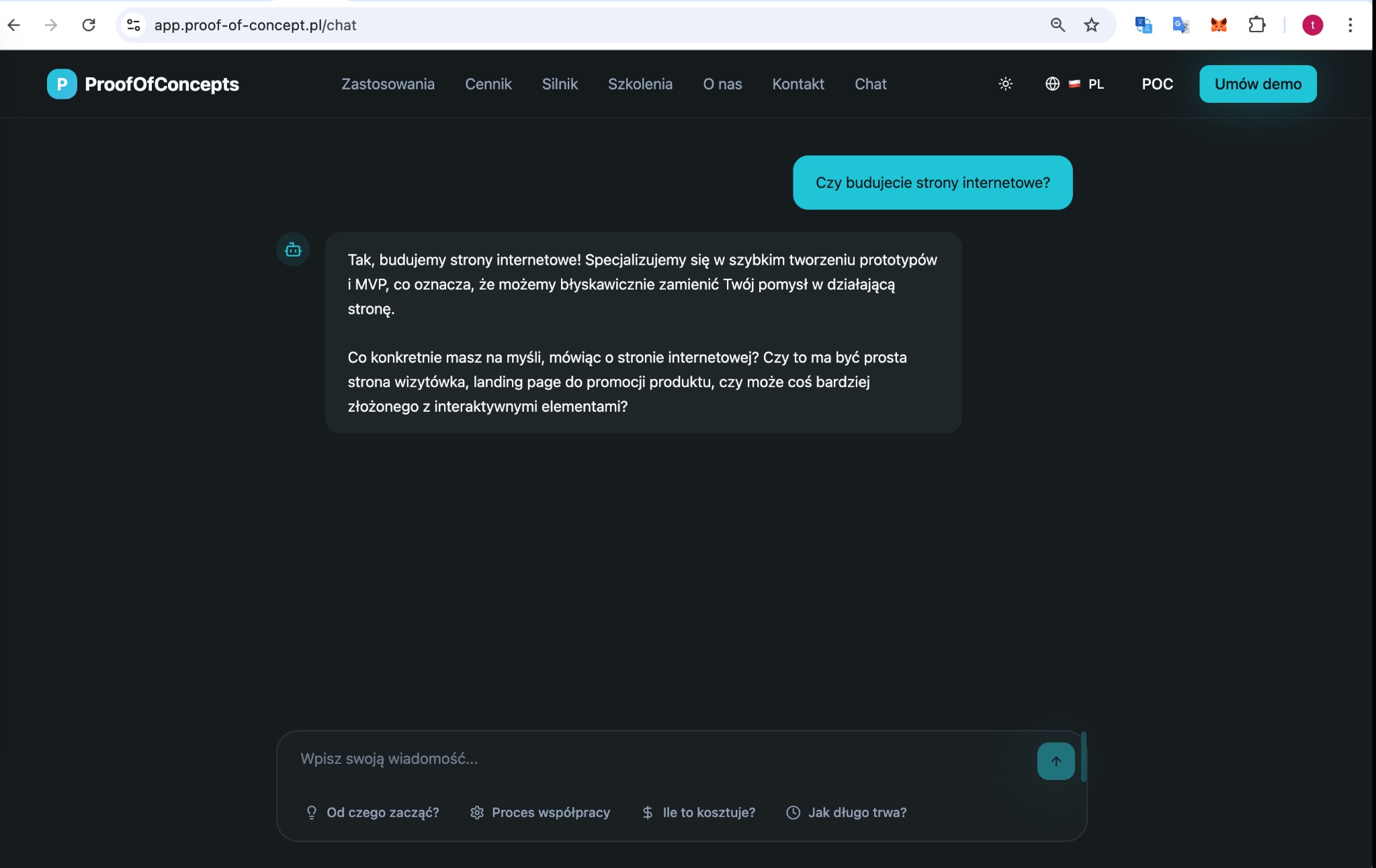 Okno przeglądarki z czatem bota ProofOfConcepts, który odpowiada na pytanie o budowę stron internetowych. Widoczne opcje szybkiego pytania o koszty i proces współpracy.