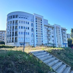 Kompleksowe malowanie elewacji budynku o powierzchni 4500 m², uwzględniające korekty i poprawki. Prace wykonane w ciągu 1,5 miesiąca przez zespół 4 osób, z zachowaniem najwyższych standardów jakościowych.
Naramowicka 31A
61-622 Poznań
Poland