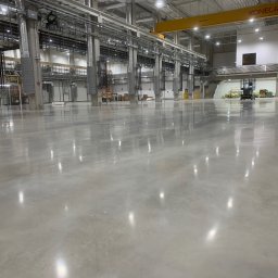 Efekt po polerowaniu oraz impregnacji posadzki betonowej