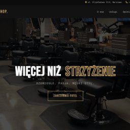 Bartosz Kutnik - Strona internetowa barber shopu z hasłem 'Więcej niż strzyżenie'. W tle widoczne fotele barberskie i stanowiska pracy. Ciemna kolorystyka, męski styl.