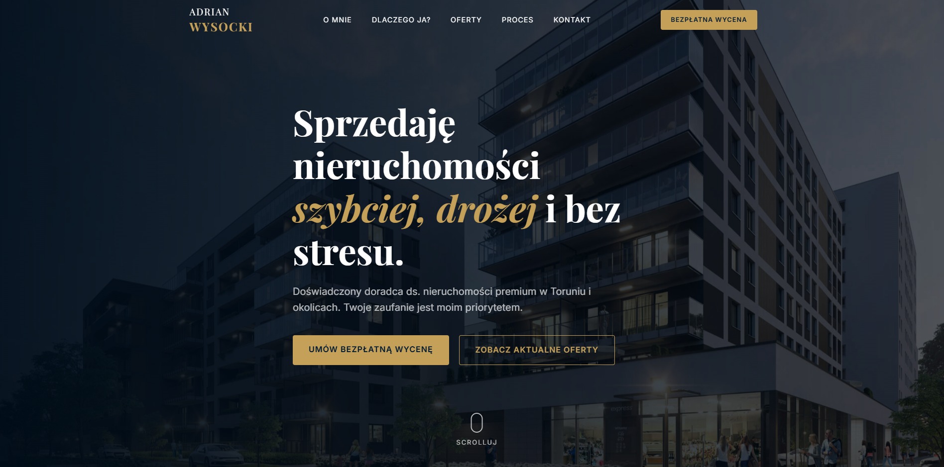 Strona internetowa doradcy ds. nieruchomości z Torunia, z nowoczesnym budynkiem w tle. Napis: 'Sprzedaję nieruchomości szybciej, drożej i bez stresu'.