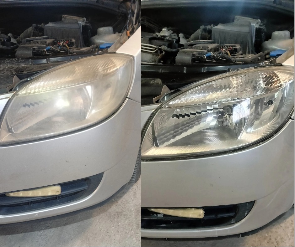 Reflektory samochodowe przed i po czyszczeniu. Po prawej reflektor lśniący, po lewej zmatowiony, na tle silnika.