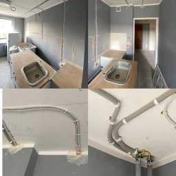 VOLTARES VLADYSLAV NOVOSAD - Czteropanelowe ujęcie wnętrza w trakcie remontu, z widocznymi nowymi instalacjami elektrycznymi w rurkach ochronnych, zamontowanymi na ścianach i suficie szarej kuchni.