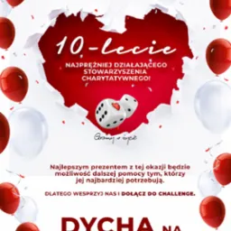 Grafika: 10-lecie stowarzyszenia charytatywnego, czerwone balony, kostki do gry z sercami, hasło 'Gramy o życie', zaproszenie do wsparcia i dołączenia do challenge.