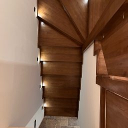 Józef Zubek Z BUD - Schody jesionowe okładzina na konstrukcje drewnianą