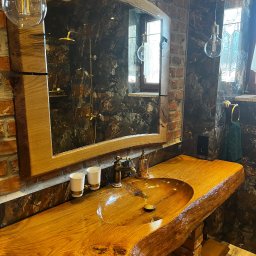 Józef Zubek Z BUD - Łazienka. Umywalka w blacie drewnianym dębowym.