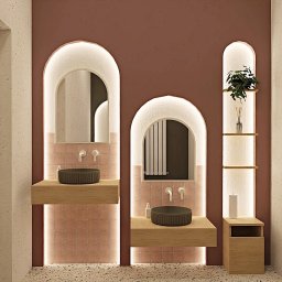 Bjorn Studio Karolina Strzelczyk - Nowoczesna łazienka z dwoma umywalkami w niszach z podświetleniem LED i drewnianymi blatami. Ściany w kolorze terakoty, płytki w odcieniach różu i beżu.