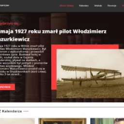 Strona internetowa bloga historycznego: artykuł o pilocie Włodzimierzu Mazurkiewiczu, z ilustracją samolotu na tle regału z książkami.