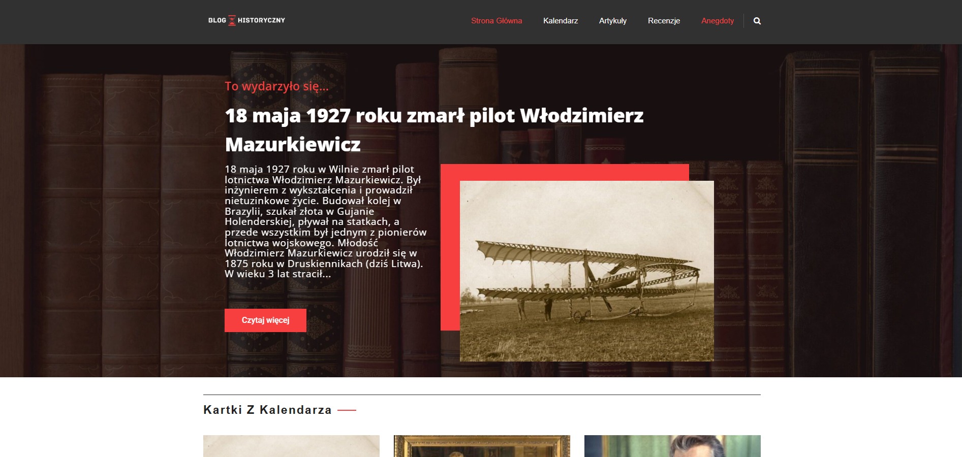 Strona internetowa bloga historycznego: artykuł o pilocie Włodzimierzu Mazurkiewiczu, z ilustracją samolotu na tle regału z książkami.