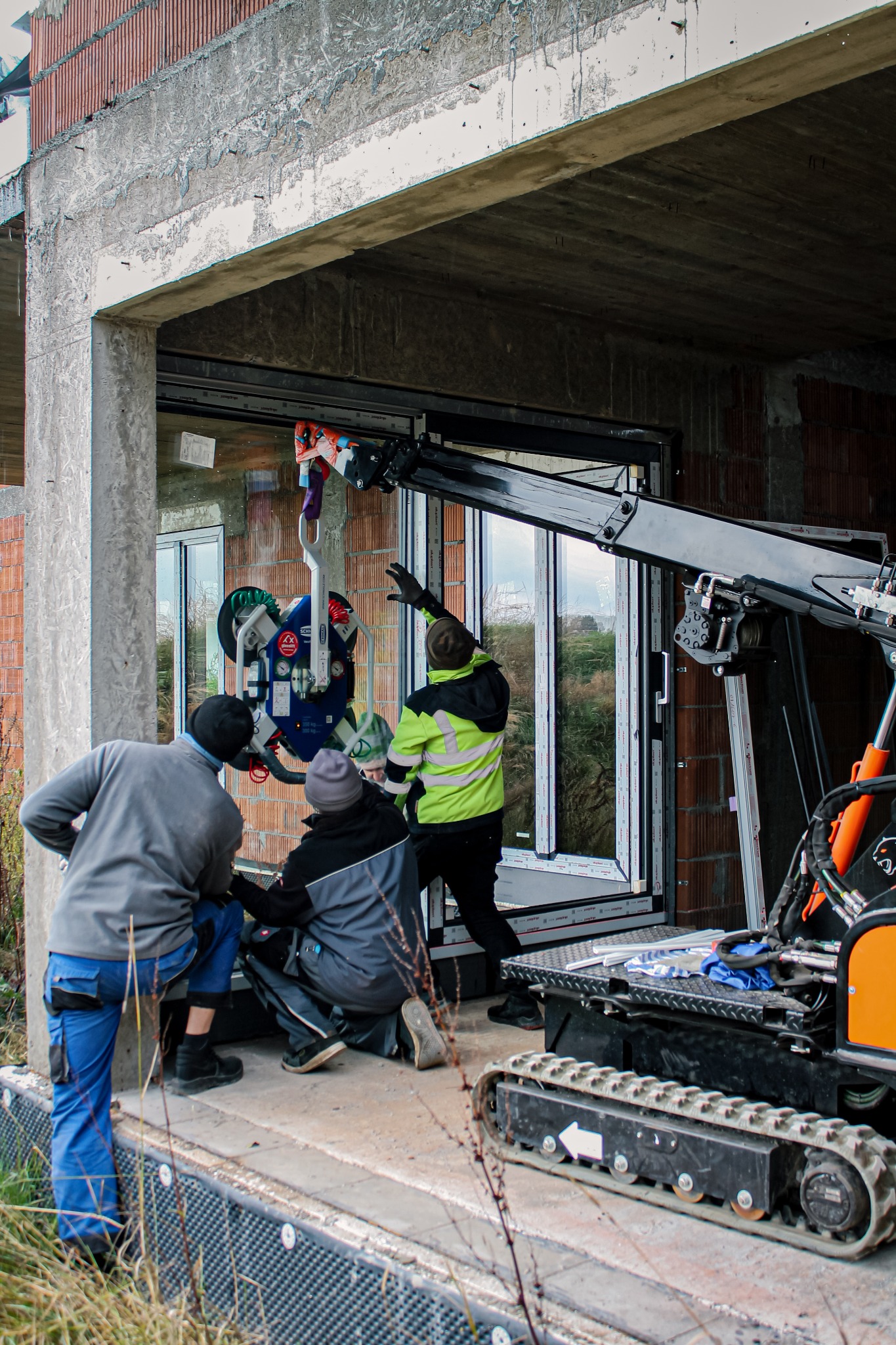 Montaż konstrukcji HST przy pomocy robota do szklenia