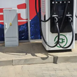 Montaż ładowarki samochodwej