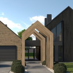 ARCHITEKA TOBIASZ KOCH - Wizualizacja nowoczesnego domu z garażem i drewnianą konstrukcją wejściową. Elewacja z ciemnego drewna i cegły, szara brama garażowa, auto na podjeździe.