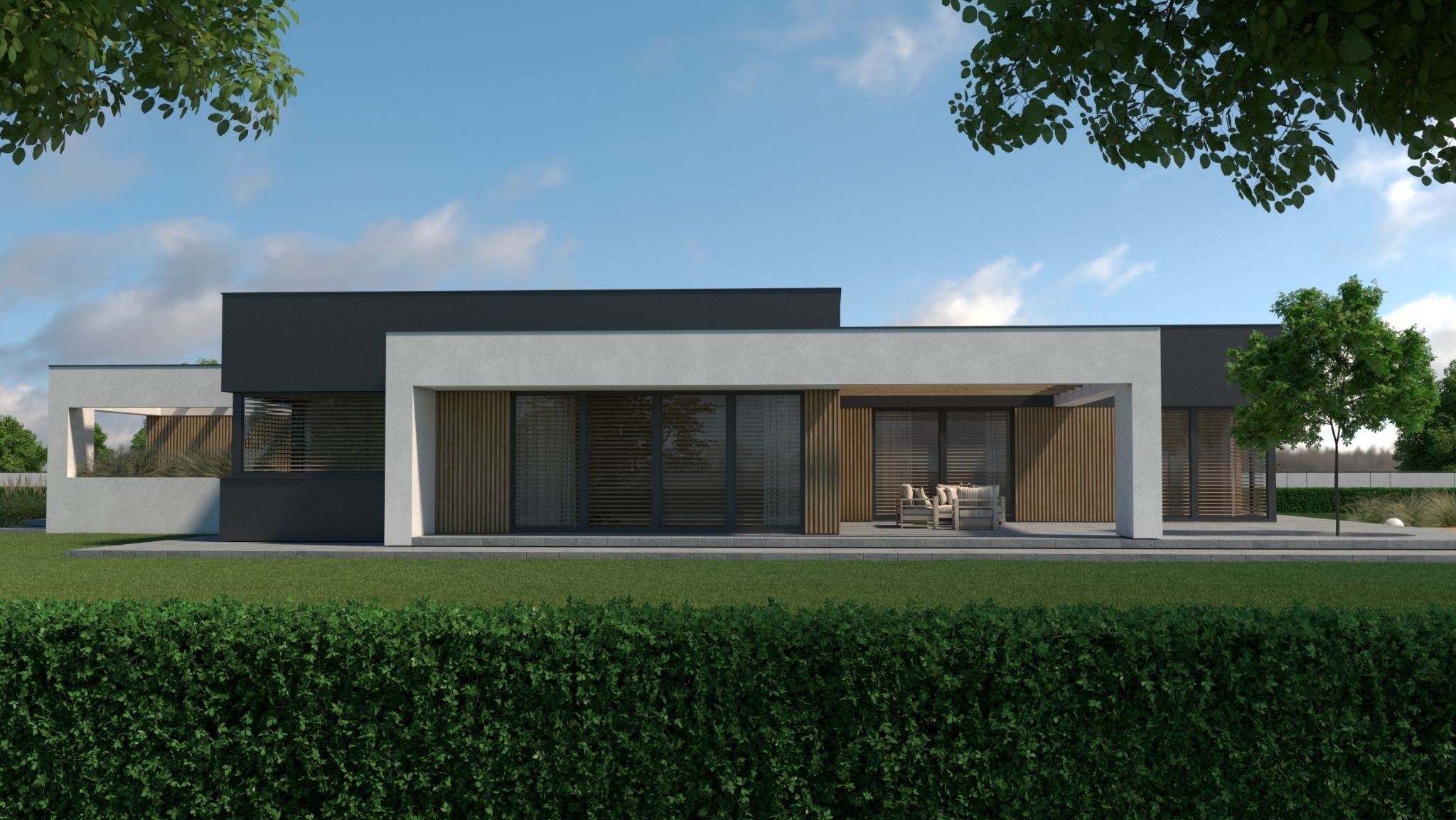 Nowoczesny dom parterowy z płaskim dachem, szarą elewacją i drewnianymi panelami. Widoczny taras z meblami ogrodowymi i zadbany trawnik z żywopłotem.
