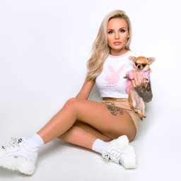 Piotr Dejneka - Fotograf - Sesja kobieca w moim studiu w Lublinie. Pieski też chętnie fotografuję :)