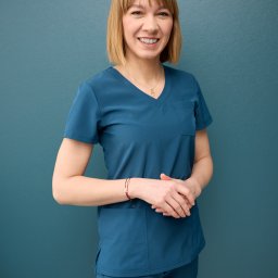 Prosty ale bardzo elegancki portret kobiecy. Uśmiech od razu przywołuje pozytywne skojarzenia. Zawsze namawiam do tego, żeby się uśmiechać na zdjęciach :)