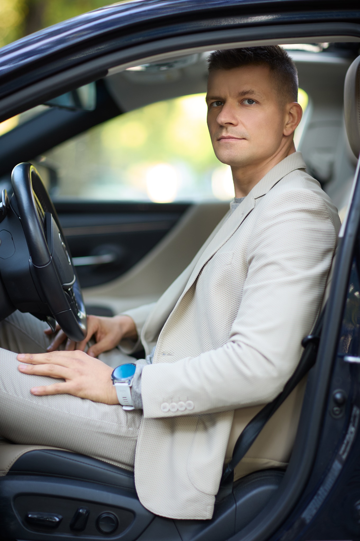 Męskie zdjęcie? Jasne, mam mnóstwo pomysłów zarówno na sesję plenerową jak i studyjną