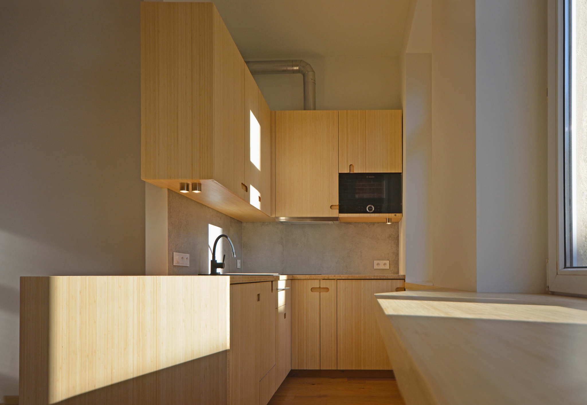 Kuchnia z bambusa do kawalerki 24m2