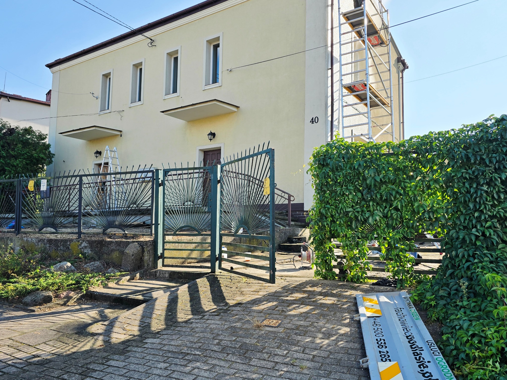 Mycie elewacji - przed i po