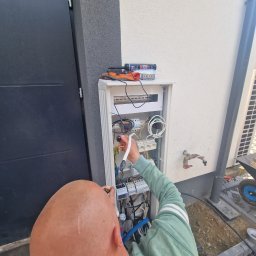 Instalacja I zszycie skrzynki elektrycznej