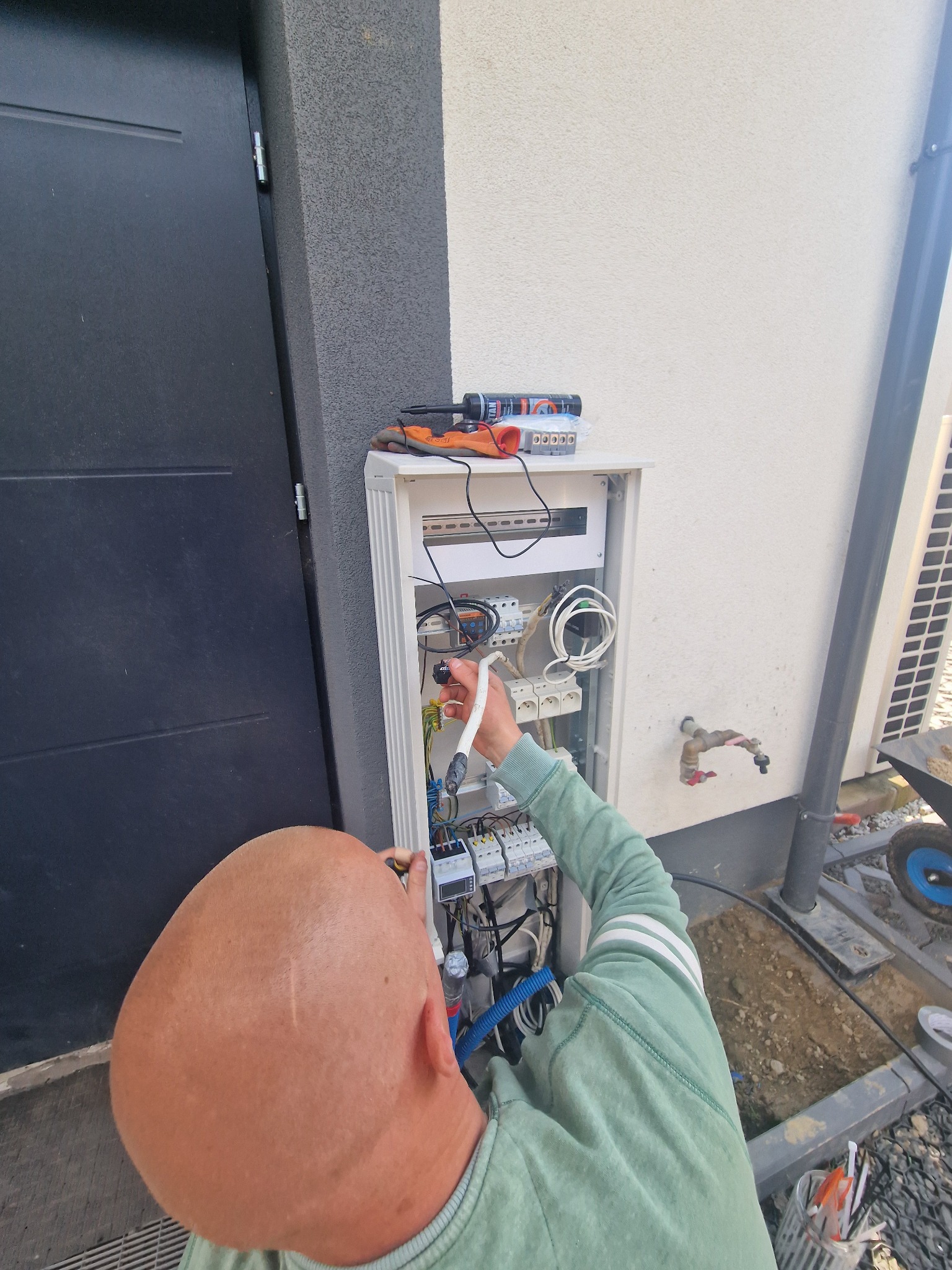 Instalacja I zszycie skrzynki elektrycznej