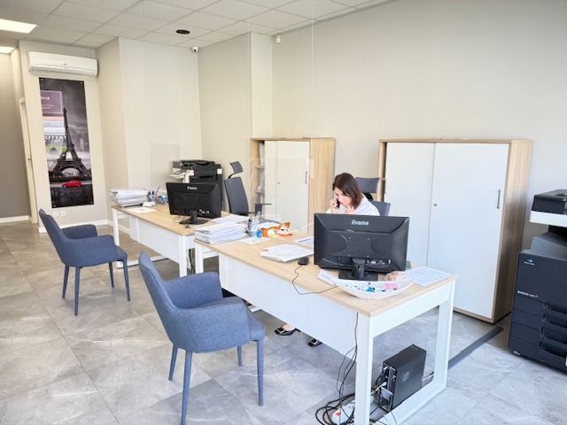 Karty pobytu, Karty rezydenta, Pobyt stały, Obywatelstwo, Zezwolenia, Oświadczenia, Powiadomienia